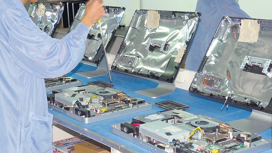 Productos eléctrico-mecánicos, informática y manufacturas cayeron 13,5 por ciento.