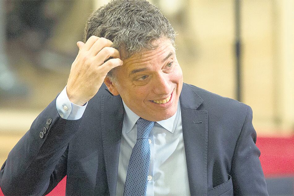 Dujovne, ministro. Entre enero y septiembre, el déficit externo en cuenta corriente llegó a 25.799 millones de dólares.