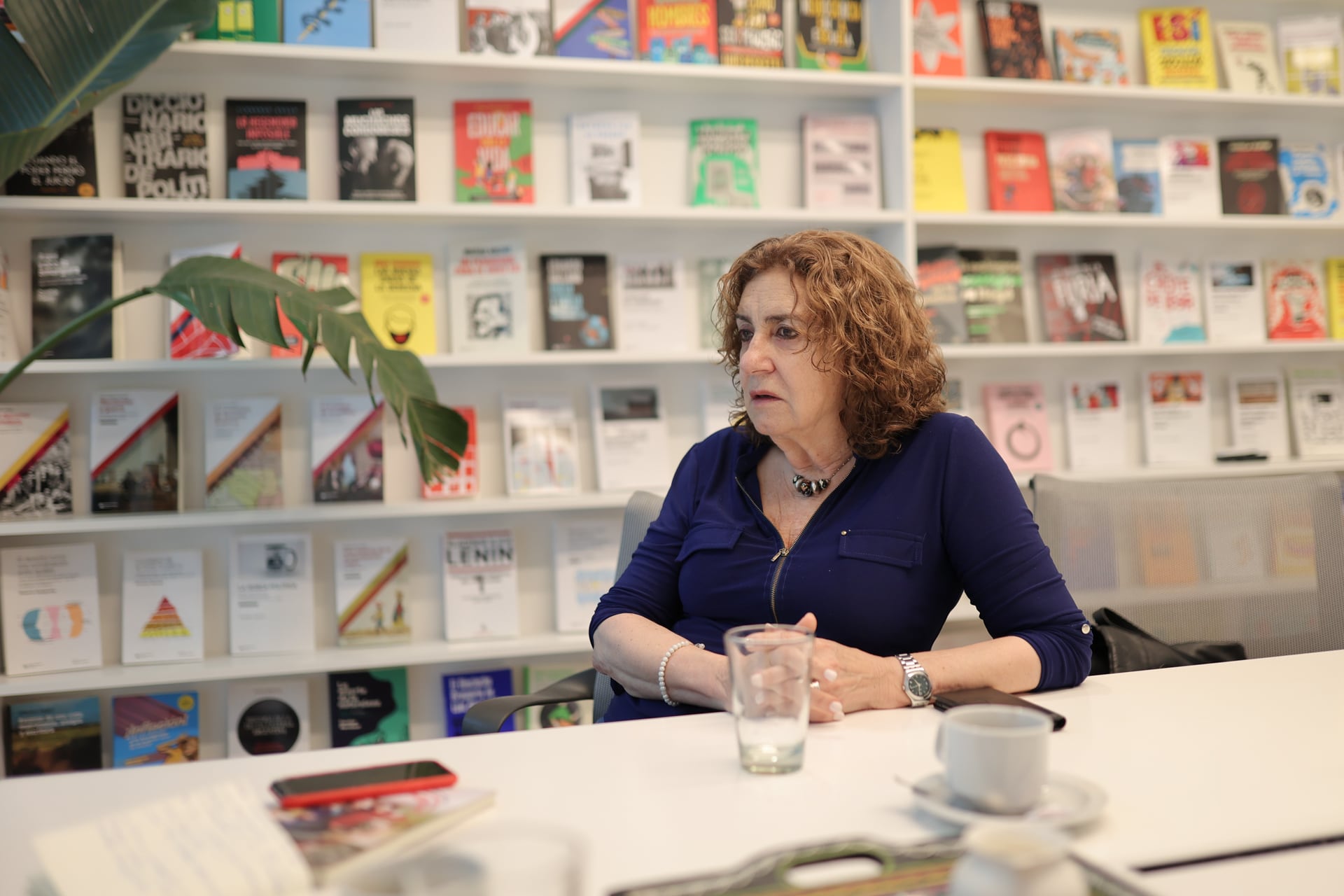 Pilar Calveiro, la politóloga argentina que reside en México, vino a presentar con sus hijas El Petrus y nosotras (Siglo XXI)