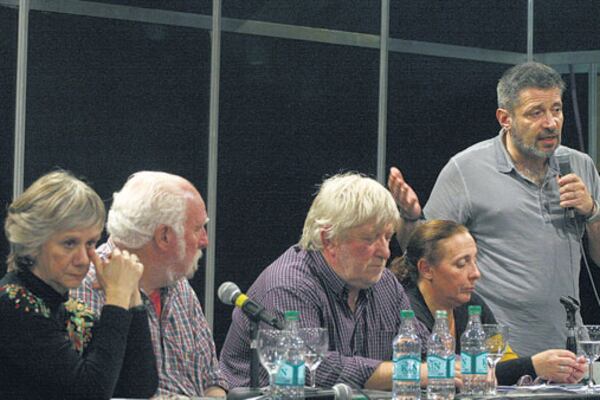 Santa María llamó a la dirigencia sindical a “dejar las diferencias, porque hoy tenemos un enemigo mayor”.