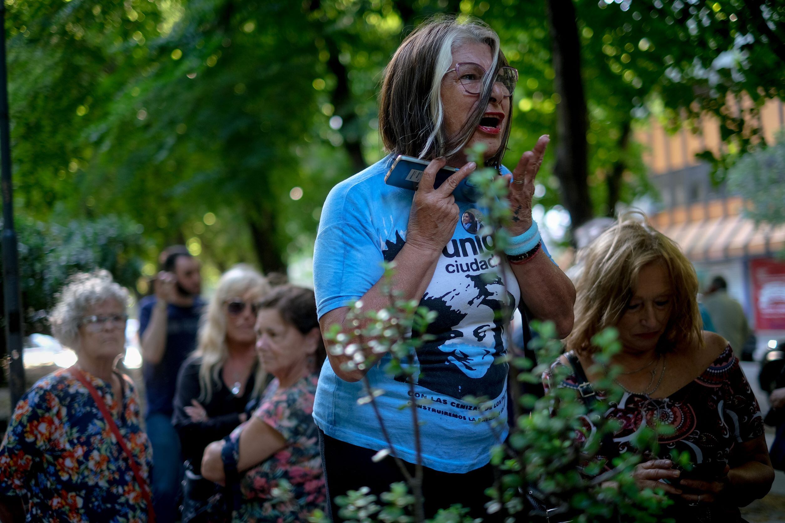 El dolor y la rabia de una mujer autoconvocada el día de la sentencia contra CFK