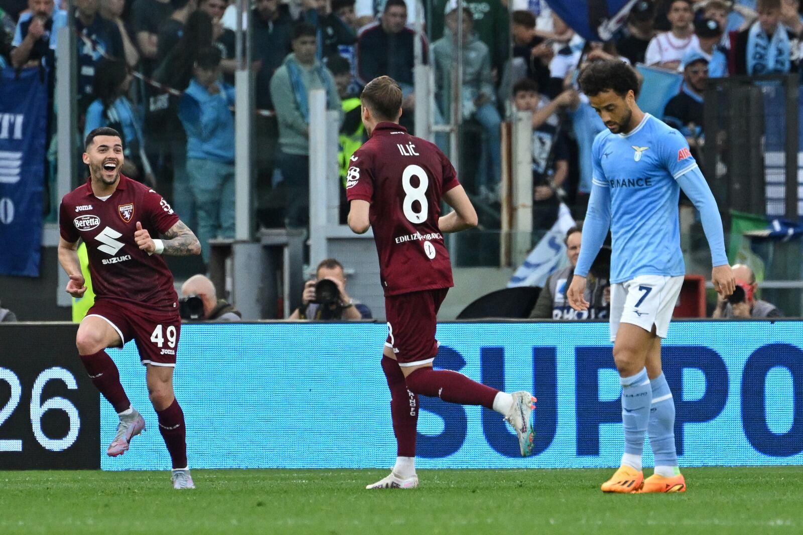 Ilic celebra el gol con que el Torino superó al escolta Lazio
