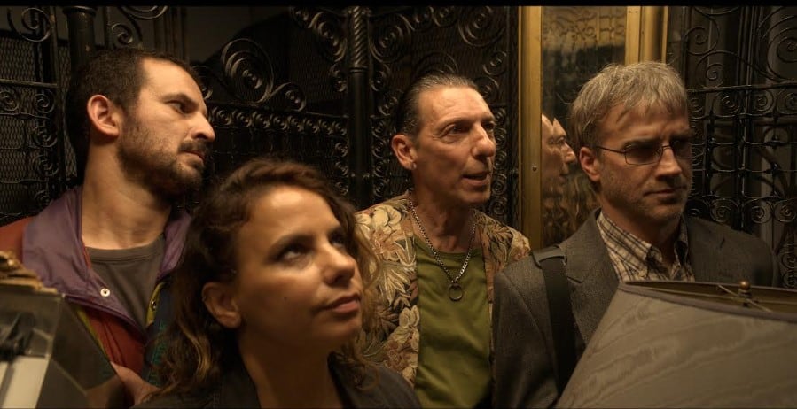 Hendler como el perito Casares en una escena de la película que también dirige.