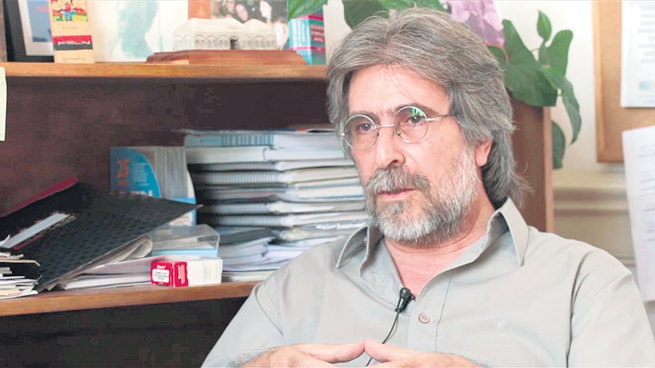 Néstor Carasa, secretario de Educación Especial de Suteba, denuncia el recorte del gobierno.
