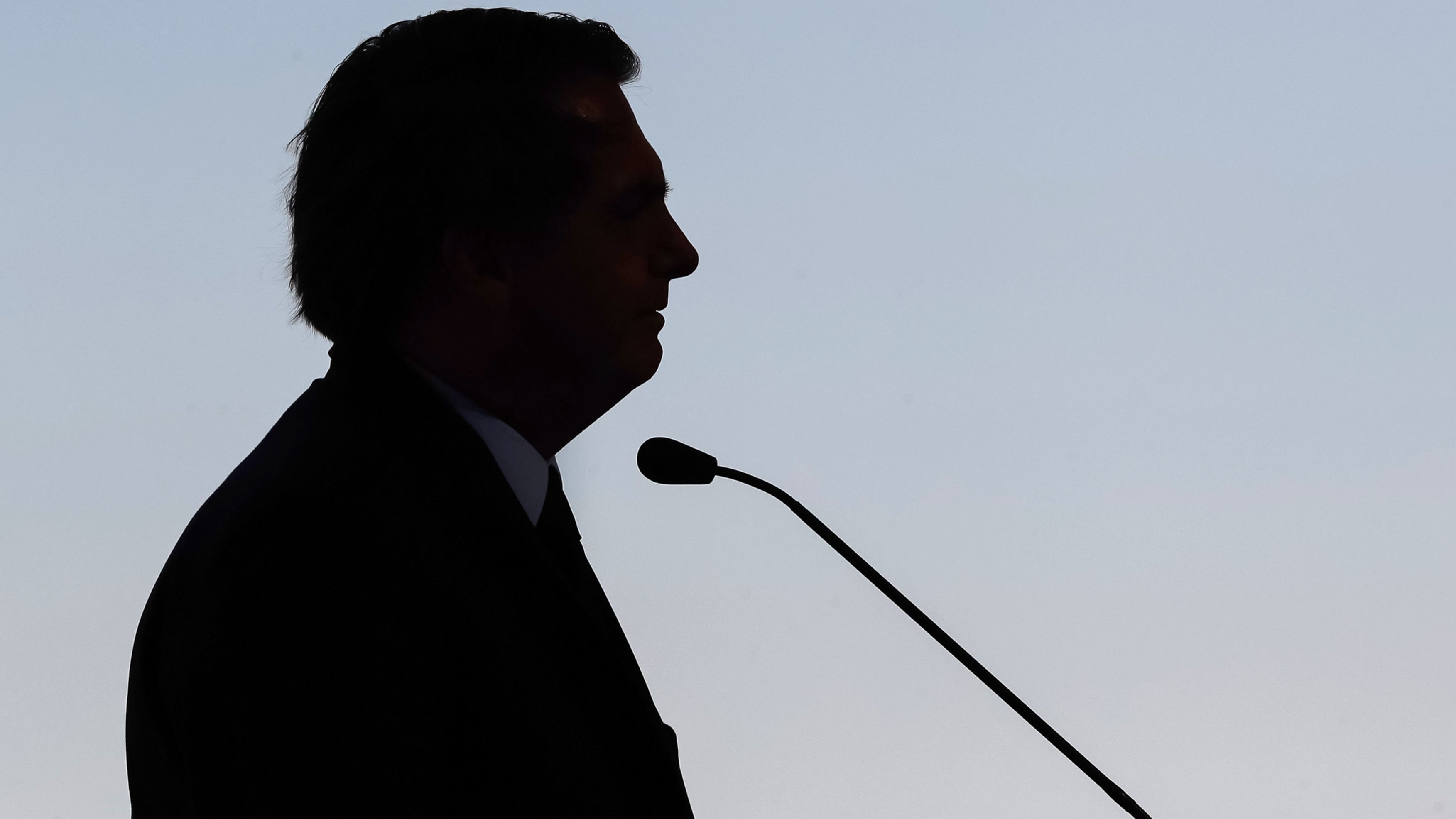 Jair Bolsonaro afirma que existen "filtros", no censura.