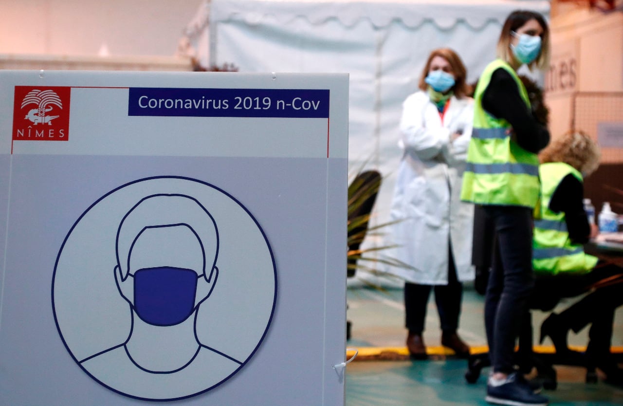 En Francia solo se podrán usar barbijos de tela que filtren más del 90% de partículas.