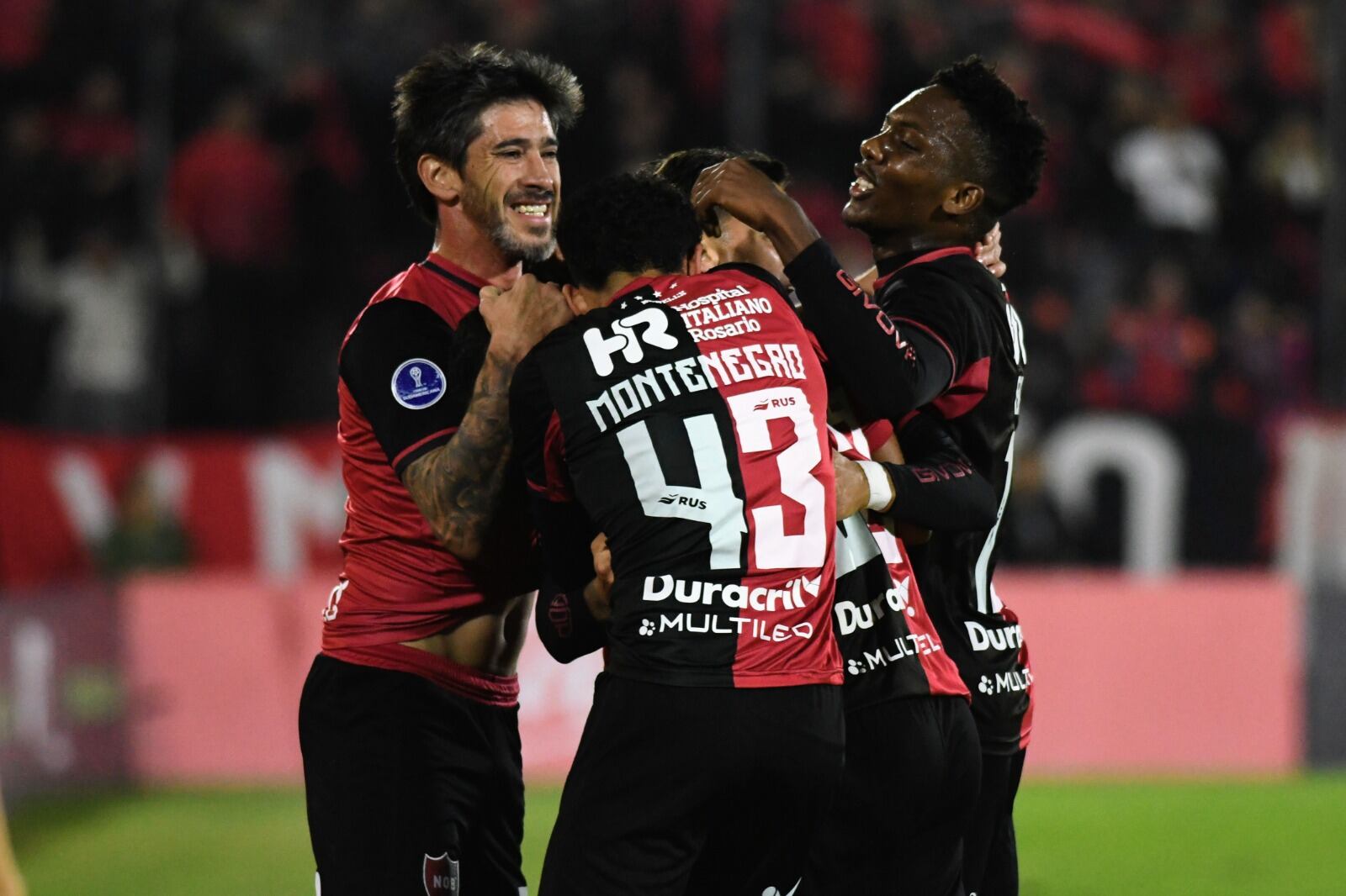 Los jugadores de Newell's festejan
