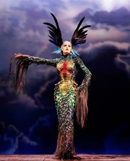 El vestido realizado por Mugler requirió dos años de trabajo y 30 co-creadores.