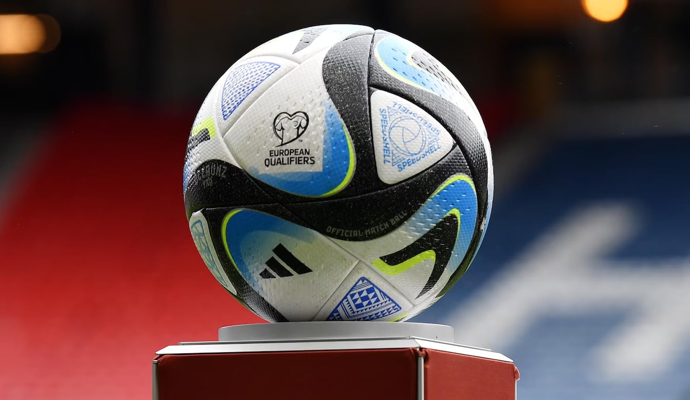 Pelota de las Eliminatorias de la Eurocopa 2024.