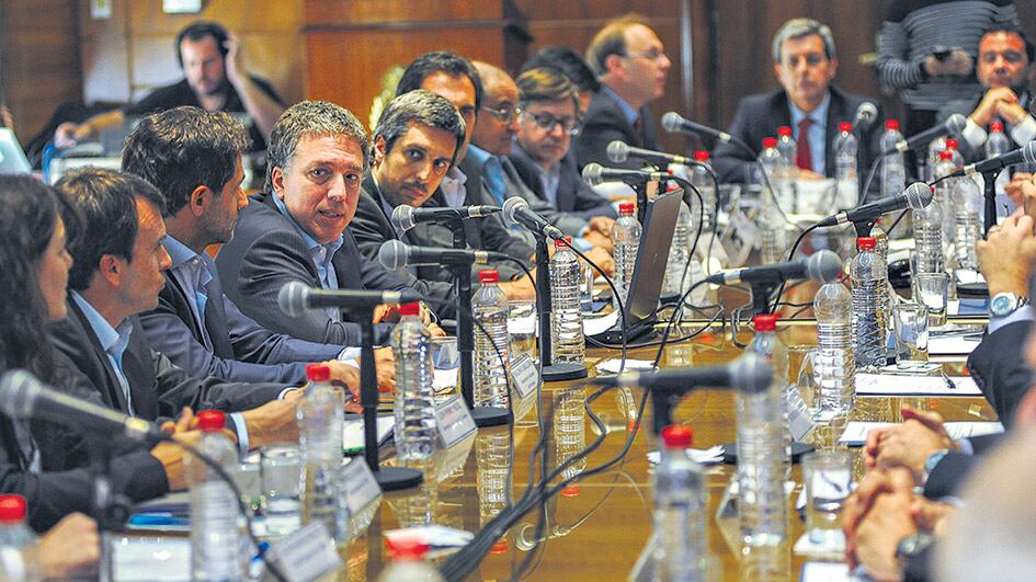 El ex director del penal, el ex jefe de Seguridad Exterior y 15 guardias, acusados ante el Tribunal Oral 5.