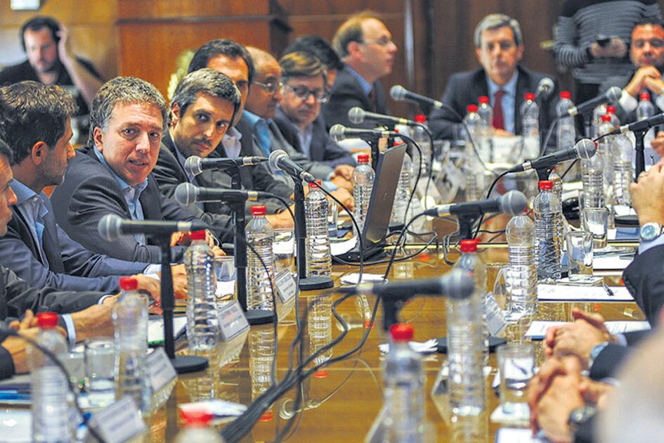 El ex director del penal, el ex jefe de Seguridad Exterior y 15 guardias, acusados ante el Tribunal Oral 5.