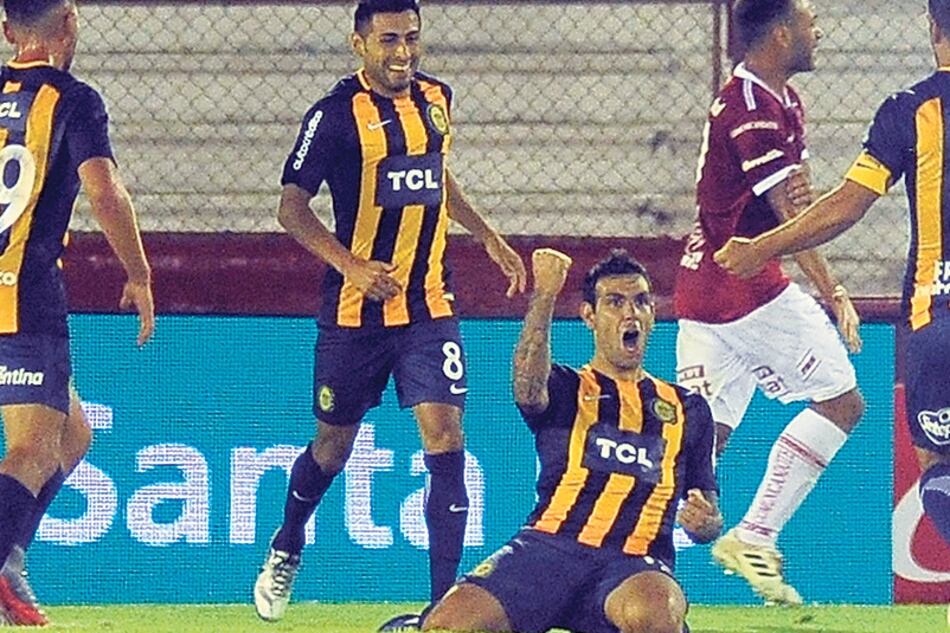 Germán Herrera festeja el segundo tanto de Central.