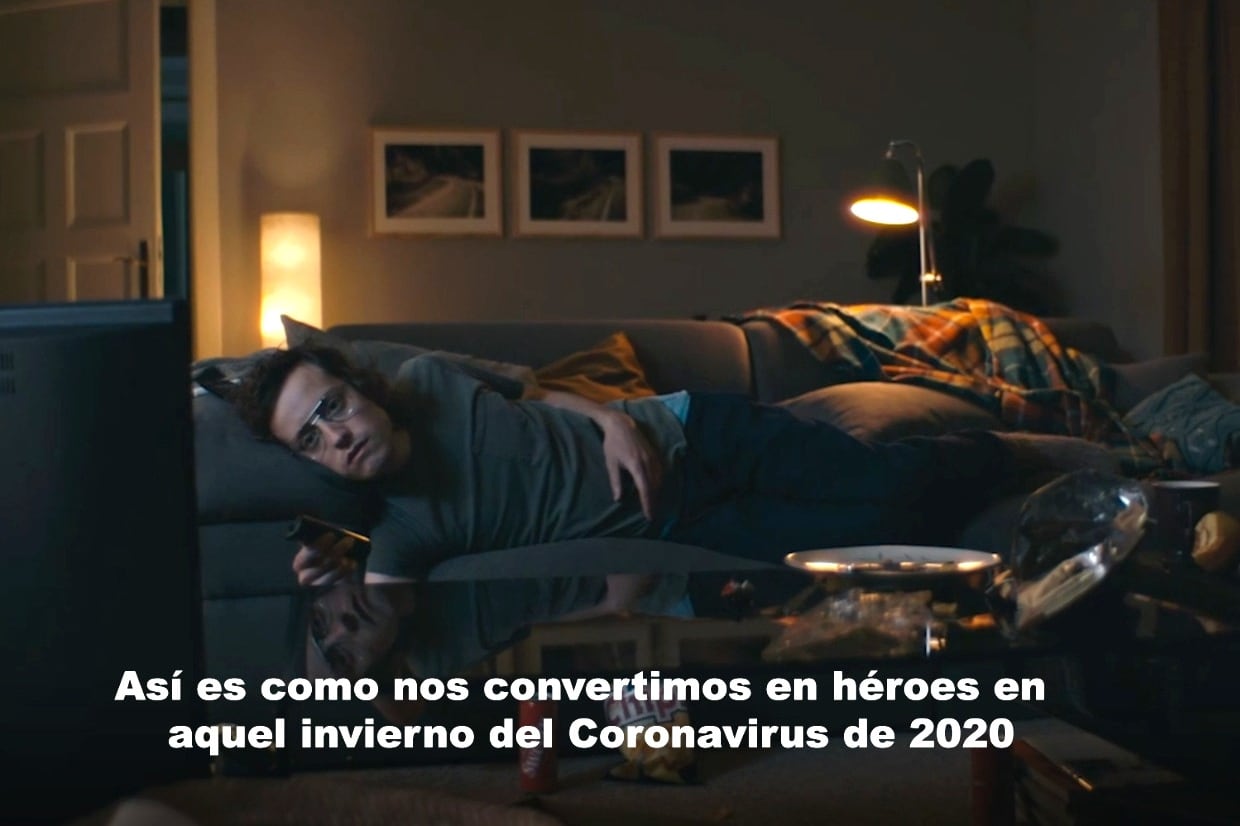 "Nuestro sofá era 'el frente'. La paciencia, nuestra arma", recuerda el protagonista del corto, en clave militar.