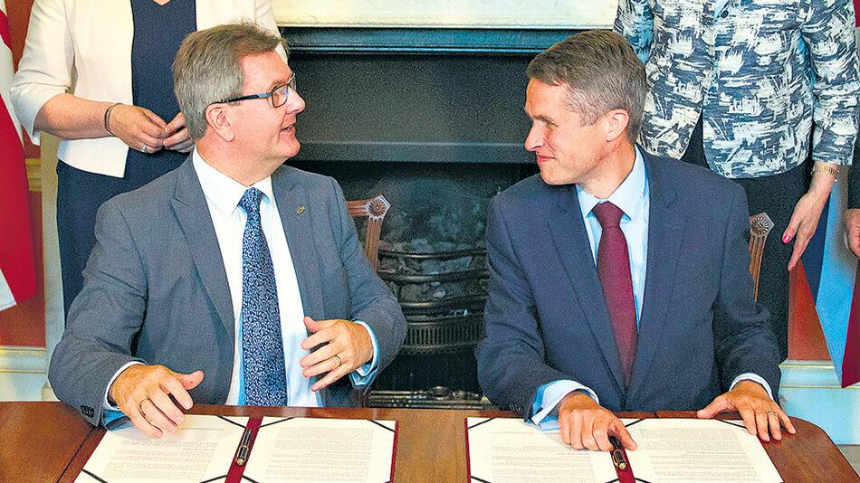 El pacto de May con los unionistas incluye Brexit, presupuesto y seguridad.