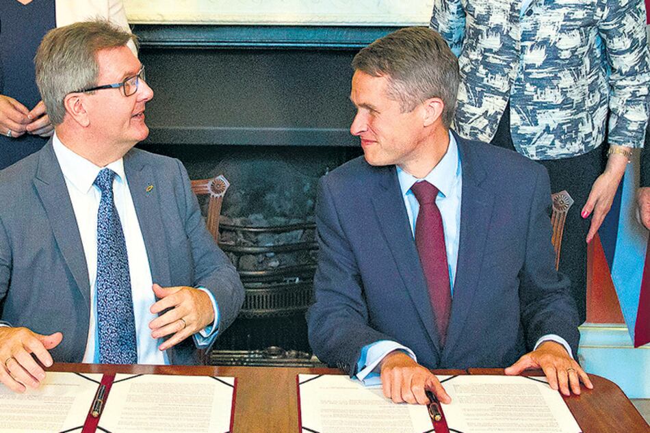 El pacto de May con los unionistas incluye Brexit, presupuesto y seguridad.