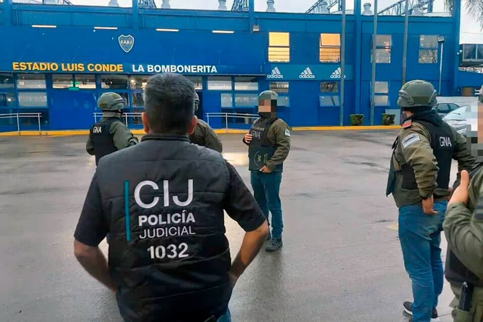 La Gendarmería Nacional durante el allanamiento