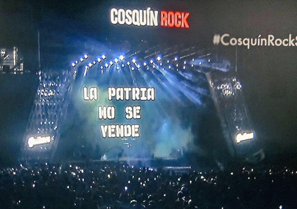 La banda interpretó exitos como "Gimme Tha Power" y "Frijolero".