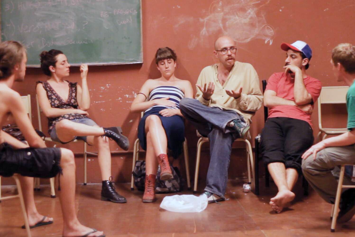 El grupo estrenó obras teatrales bañadas en humor absurdo.