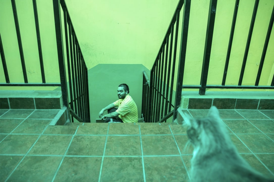 Nazareno Nota en su hotel del barrio de Once, fotografiado por Nora Lezano