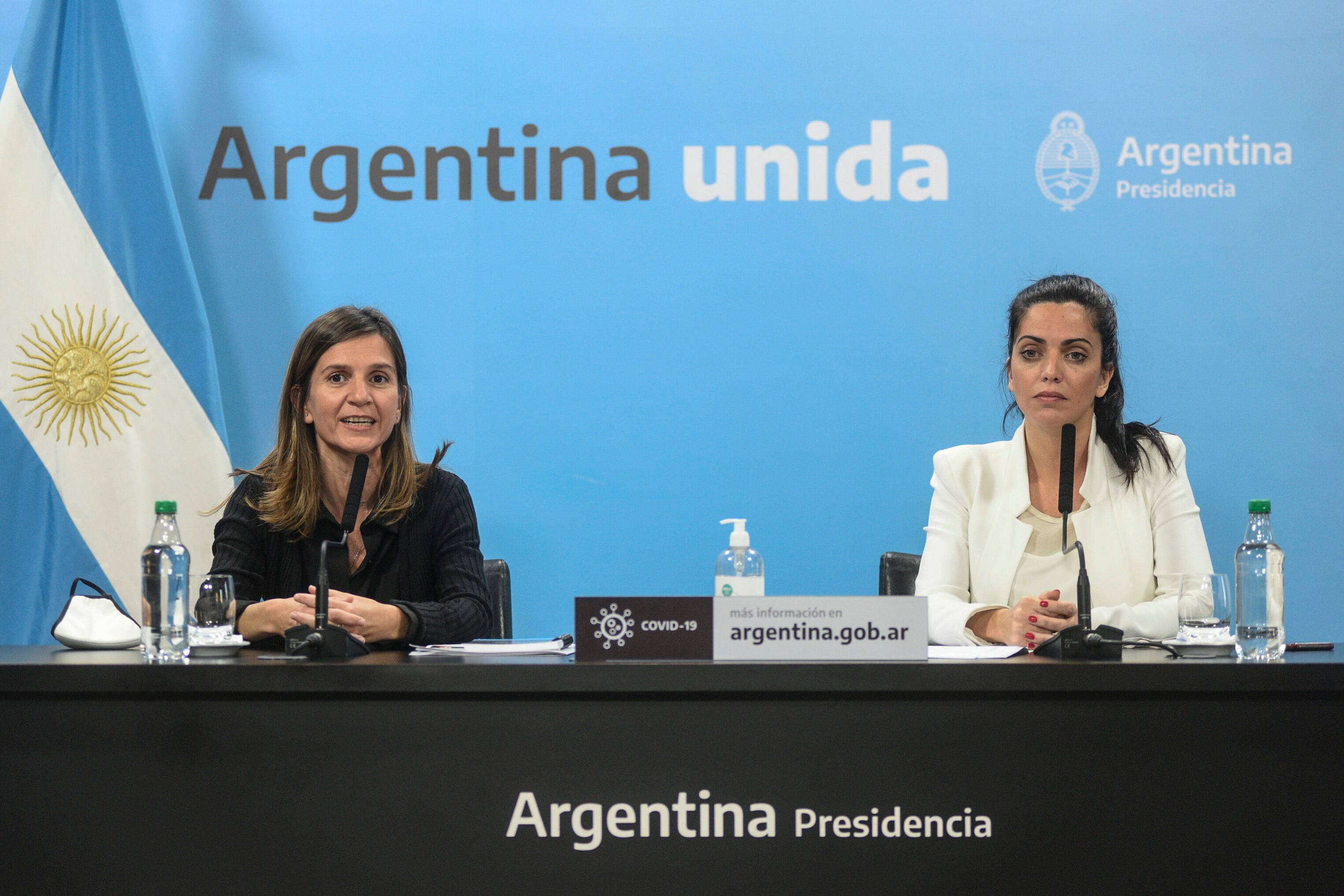 Fernanda Raverta y Luana Volnovich dieron una conferencia en la Casa Rosada. 