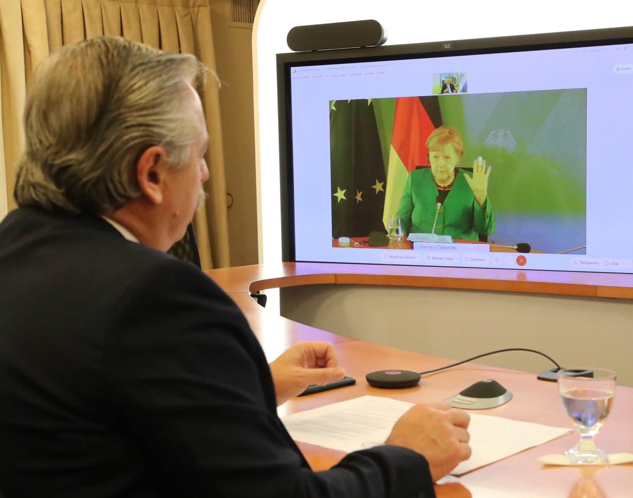 Alberto Fernández y Angela Merkel en la reunión por Zoom de unos 40 minutos