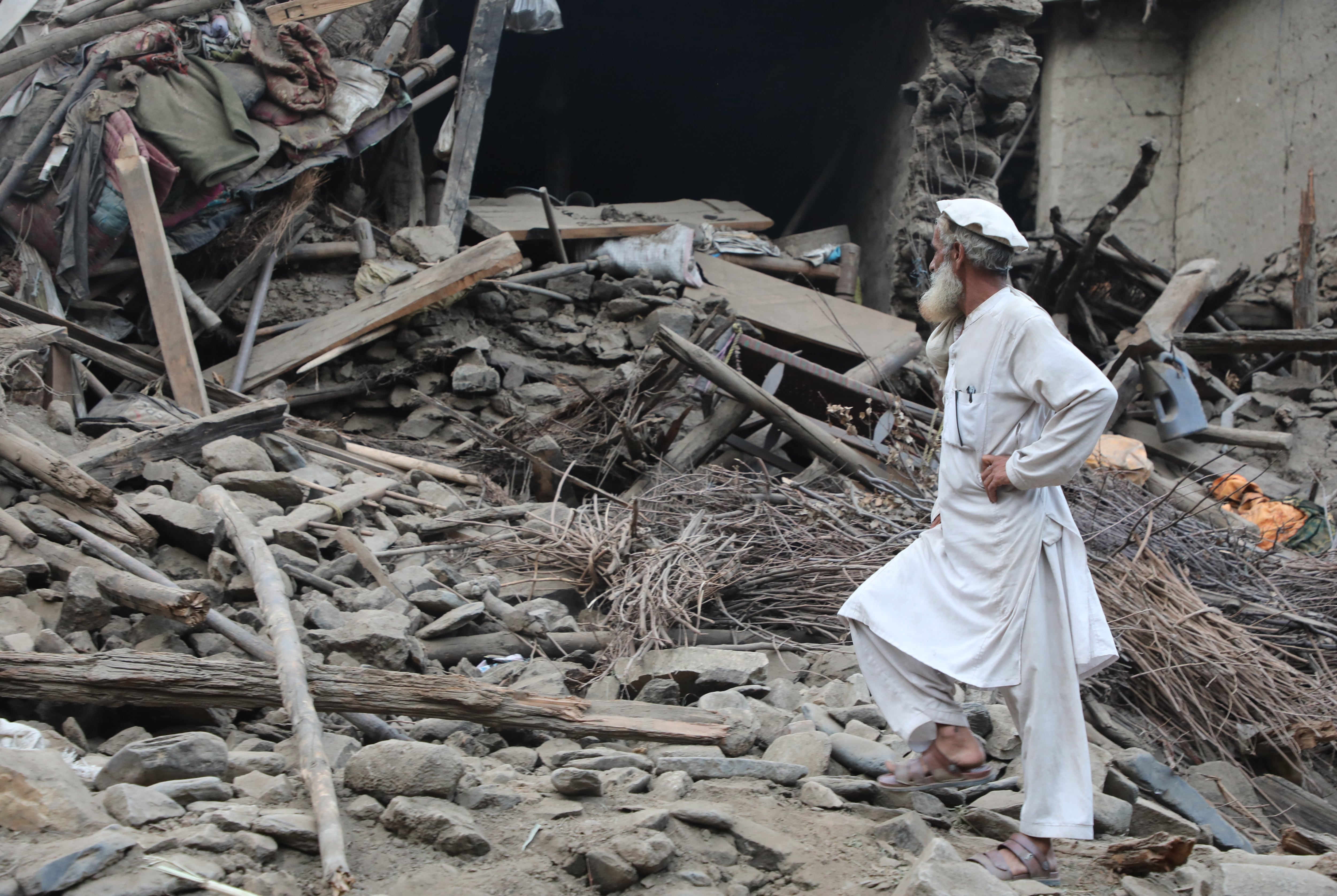 Miles de viviendas quedaron convertidos en escombros.