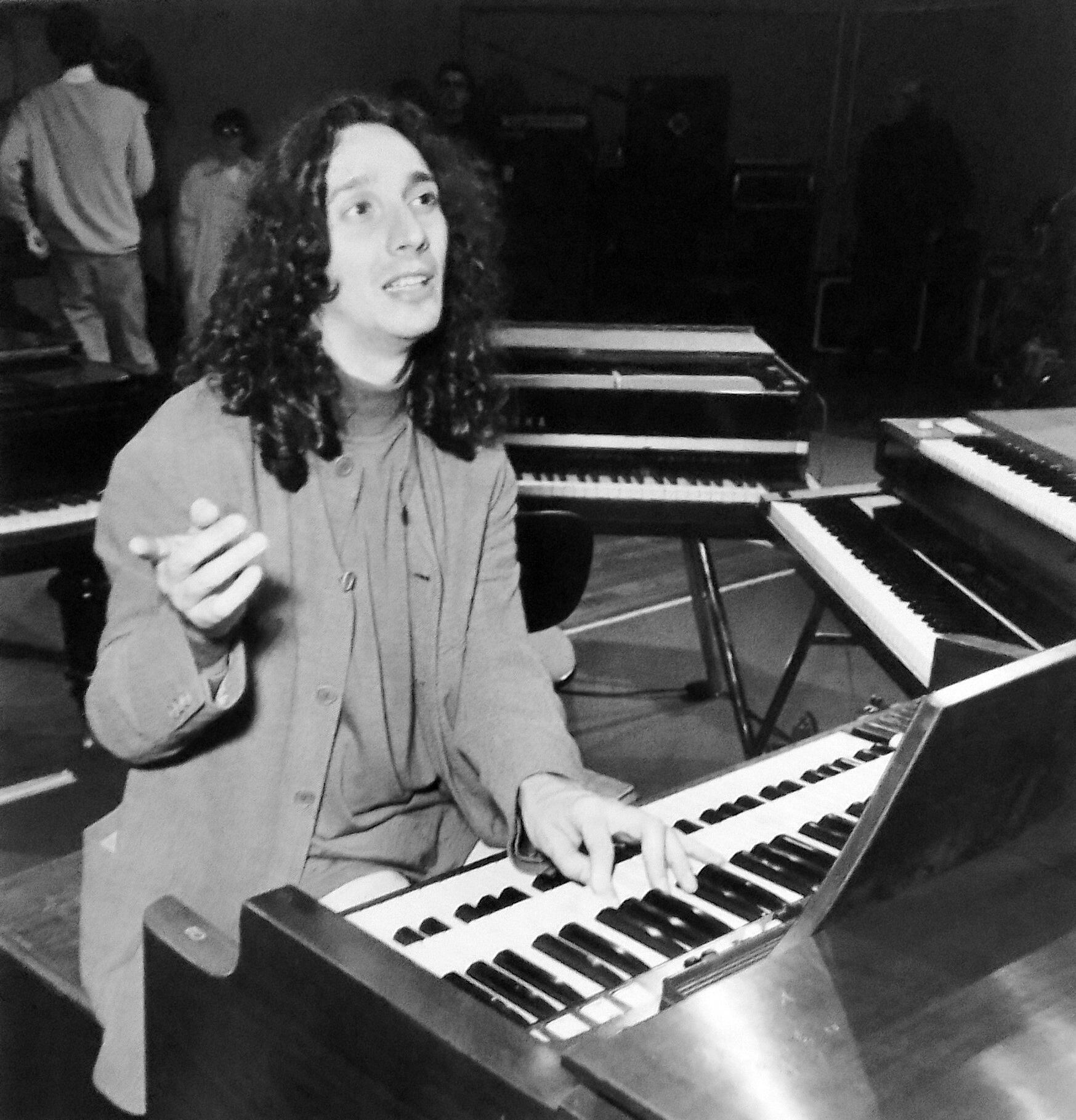 Fito en la sala Lavardén transformada en estudio de grabación.