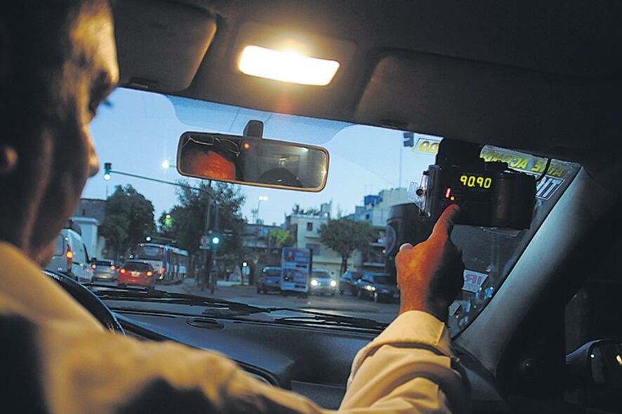 El rubro Transporte aumentó 3,1 por ciento por el alza de la tarifa de taxi y de los combustibles.