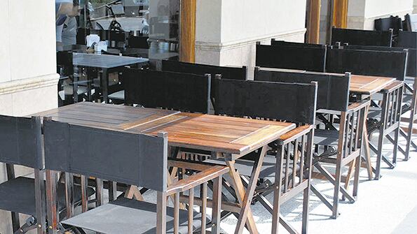 Una recesión profunda y la inflación galopante dejaron sin defensa al sector laboral.