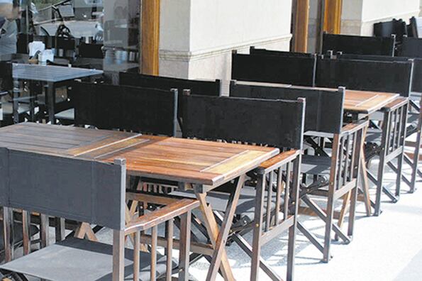 Una recesión profunda y la inflación galopante dejaron sin defensa al sector laboral.