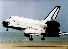 En 1981 despega por primera vez un transbordador espacial. El Columbia inicia una nueva etapa en la carrera espacial. En 2003 se desintegró con sus siete tripulantes.