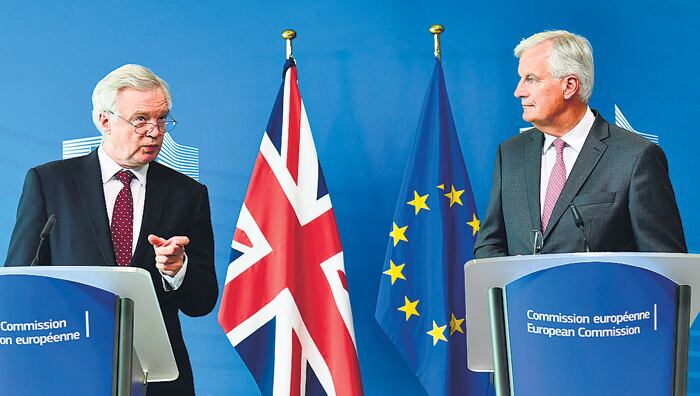 El ministro del Brexit británico, David Davis, se reunió con el negociador europeo, Michel Barnier.