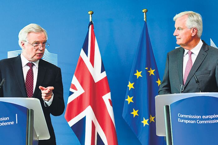 El ministro del Brexit británico, David Davis, se reunió con el negociador europeo, Michel Barnier.