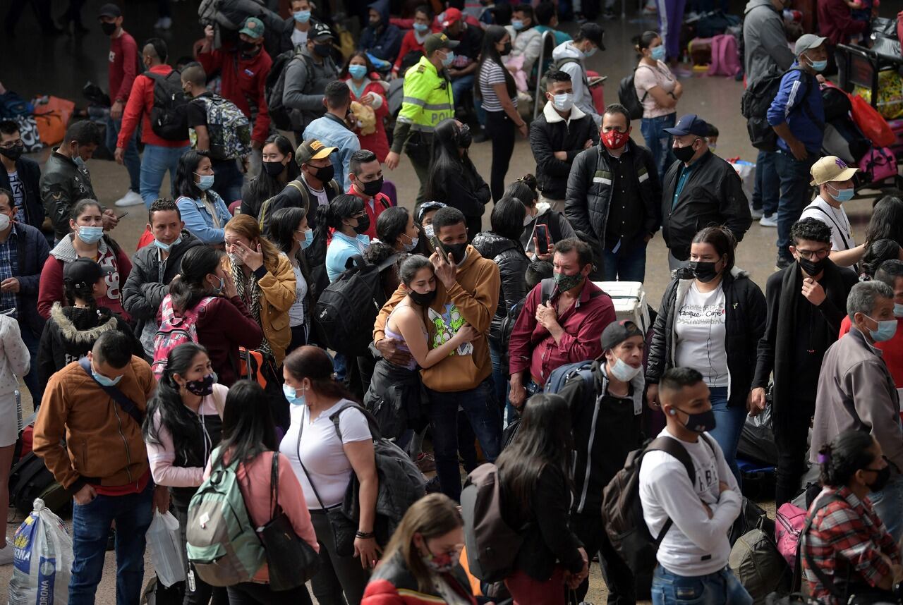 Los contagios diarios de Ómicron "están eclipsando lo que vimos en el pasado", señalan espcialistas de la OMS.