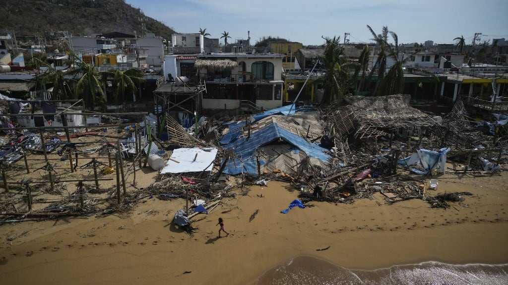 Otis pasó en unas seis horas de tormenta tropical a un poderoso huracán categoría 5 poco antes de tocar tierra