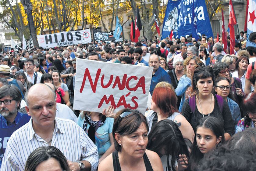 En Rosario, la ronda de las Madres reunió ayer una manifestación contra el fallo de la Corte.