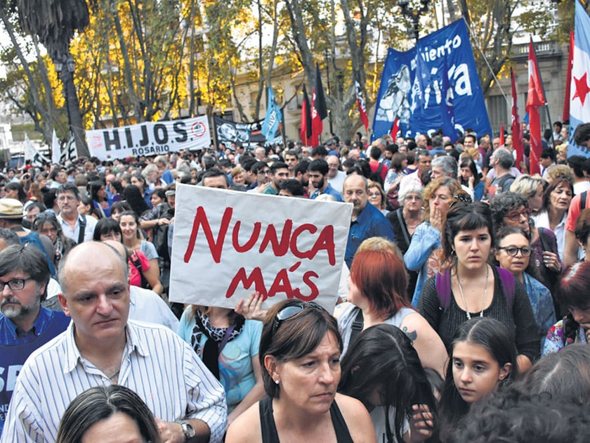 En Rosario, la ronda de las Madres reunió ayer una manifestación contra el fallo de la Corte.