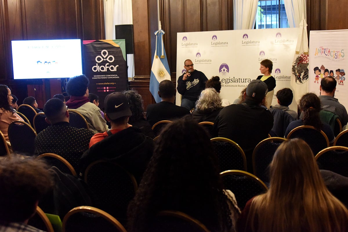 Antirracistas en la Legislatura porteña. Imagen: Nicolás Parodi.