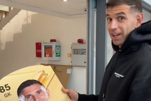 La reacción del Dibu Martínez a su carta de EA Sports FC 24. (Foto: captura de video)
