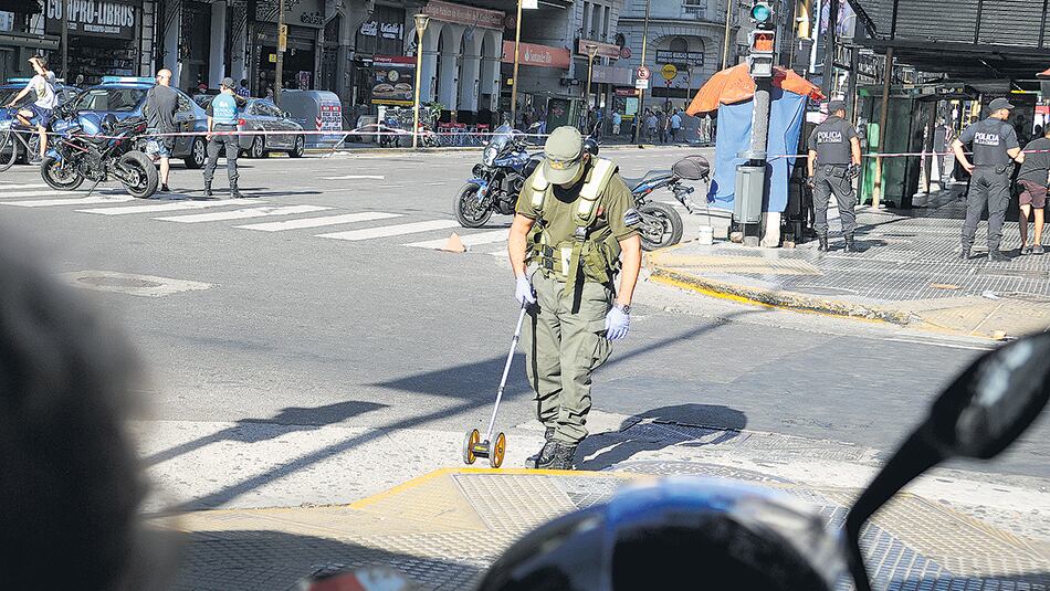 Corrientes y Paraná, el escenario del tercer tiroteo. Todavía nadie lo puede creer.