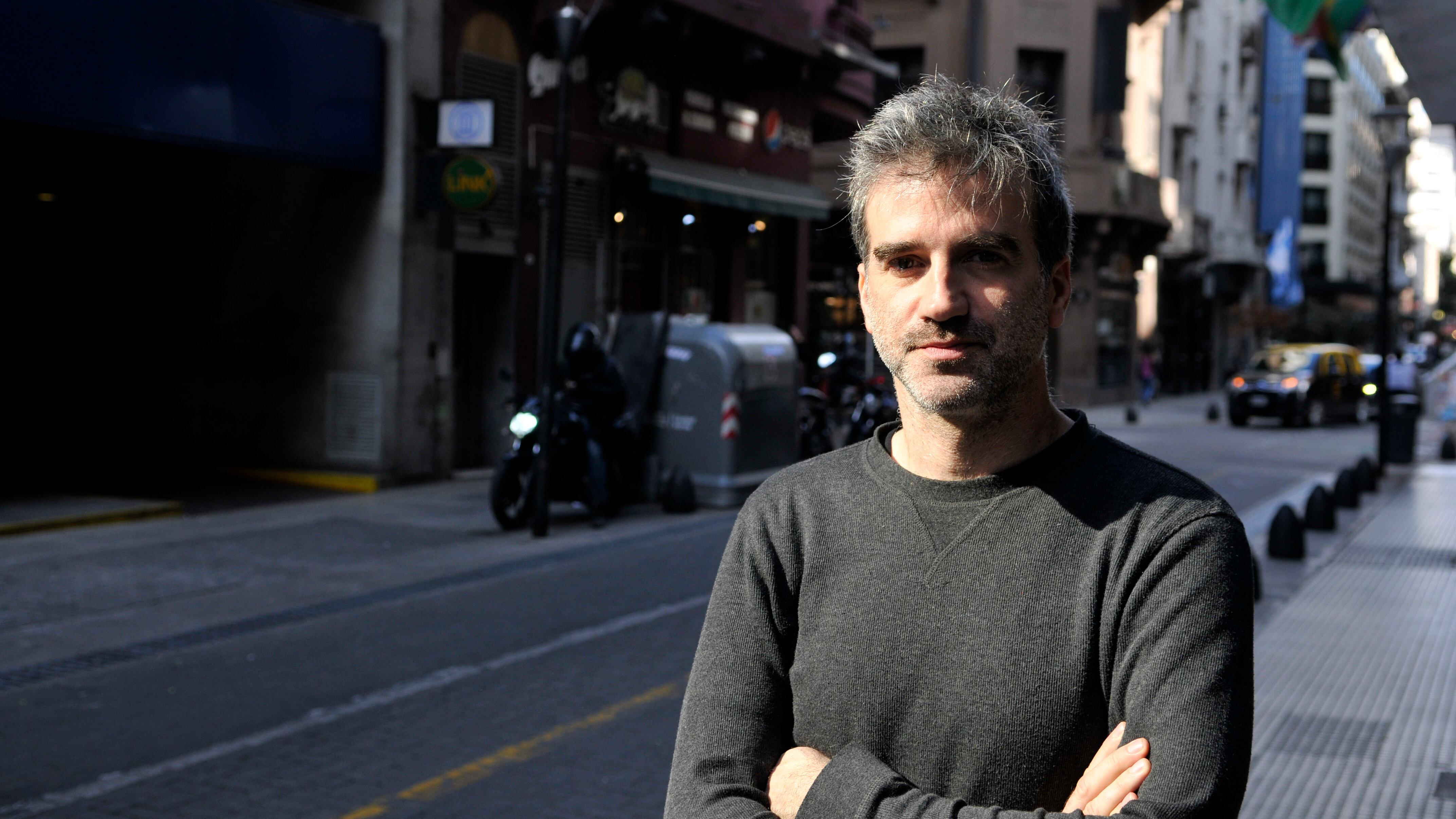 En el film de Veiroj, Hendler encarna a "un oportunista" de los negocios financieros.