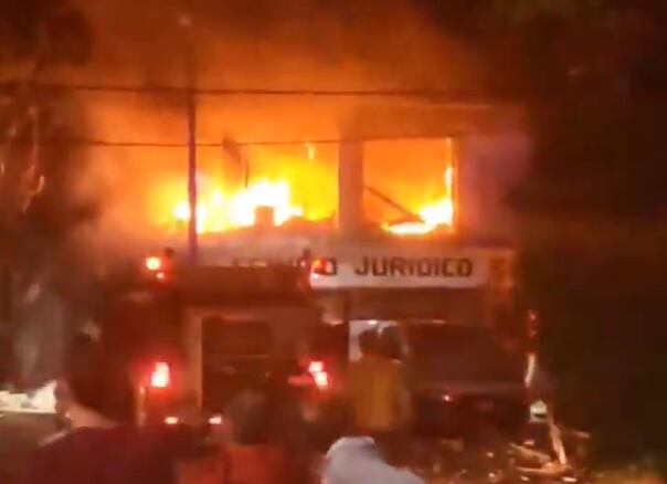 Los seis heridos por la fuga de gas y explosión de la vivienda en Santos Lugares muestran lesiones leves. (Foto: captura de video)