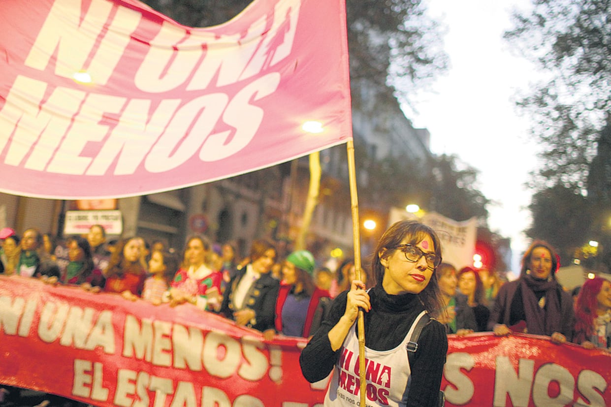 A favor está el desarrollo del movimiento NiUnaMenos, que se consolida como actor político.