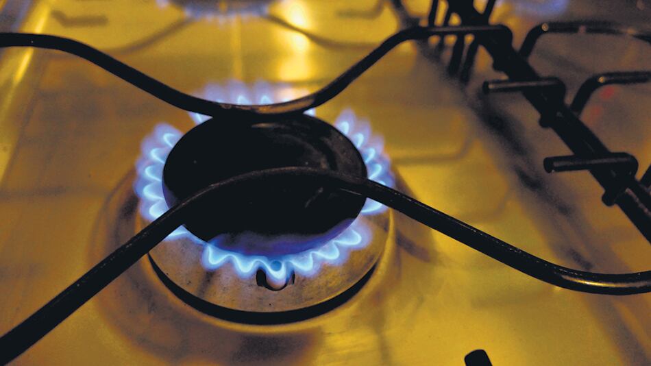 El sistema de gas por red incorpora menos usuarios cada año, según las estadísticas del Enargas.