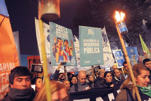 “O la peleamos o la perdemos”, sintetizaba uno de los carteles que llevaron los manifestantes.