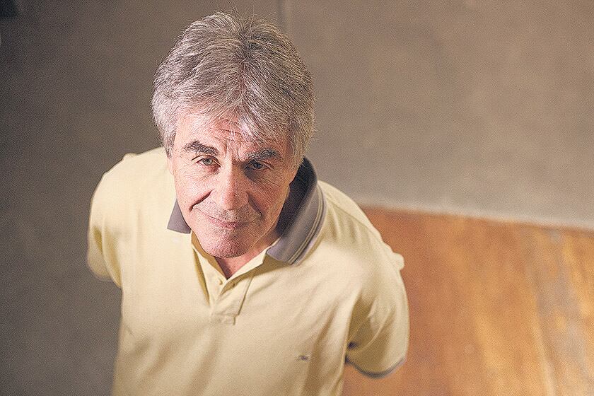 Raúl Rizzo actúa en El cruce sobre el Niágara los domingos en la sala El Tinglado.