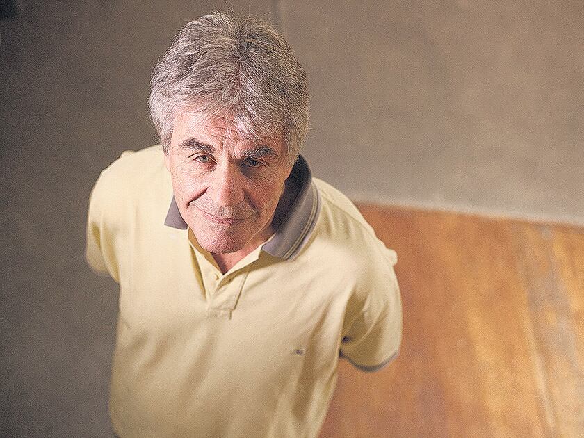 Raúl Rizzo actúa en El cruce sobre el Niágara los domingos en la sala El Tinglado.