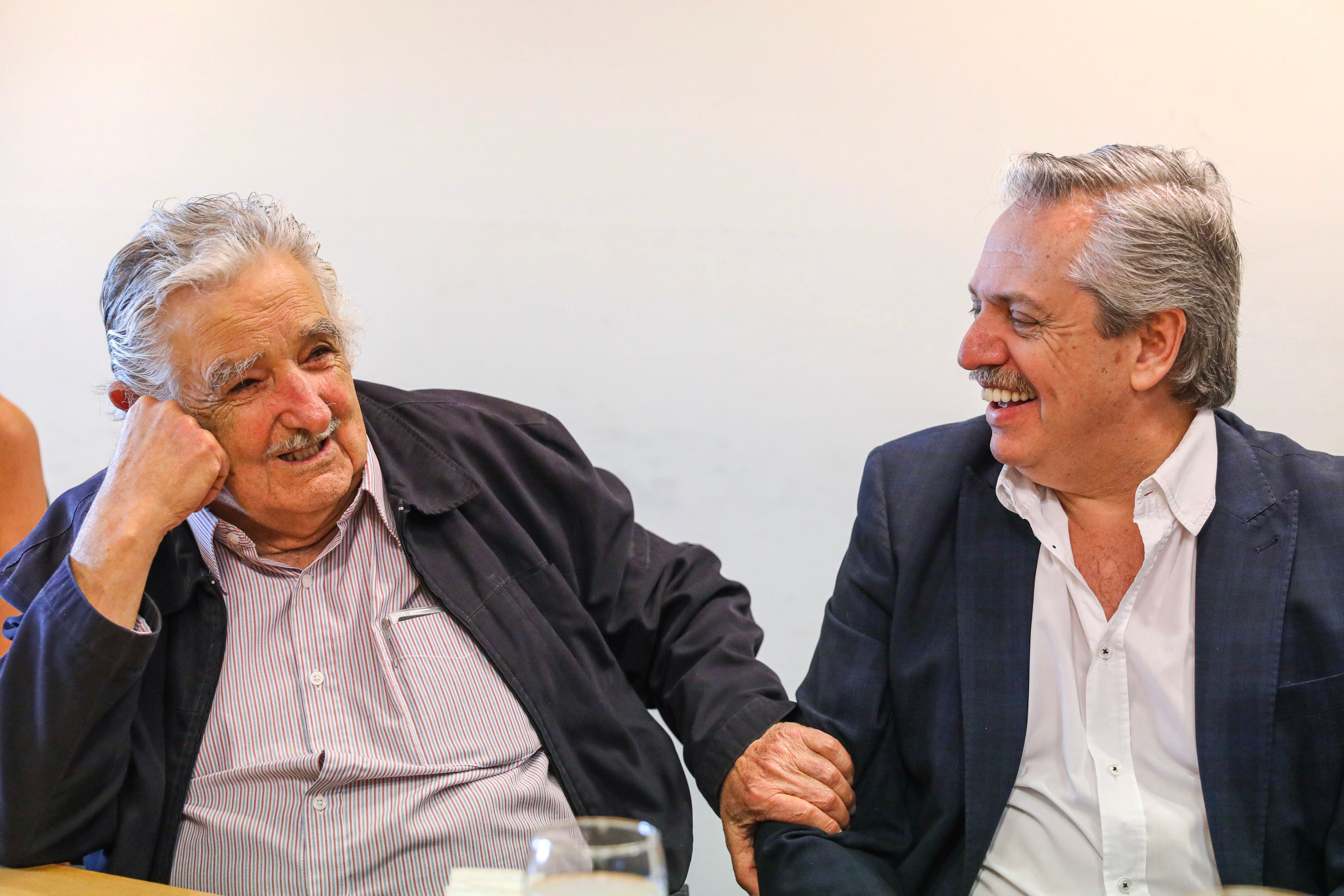 Pepe Mujica junto al presidente electo Alberto Fernández.