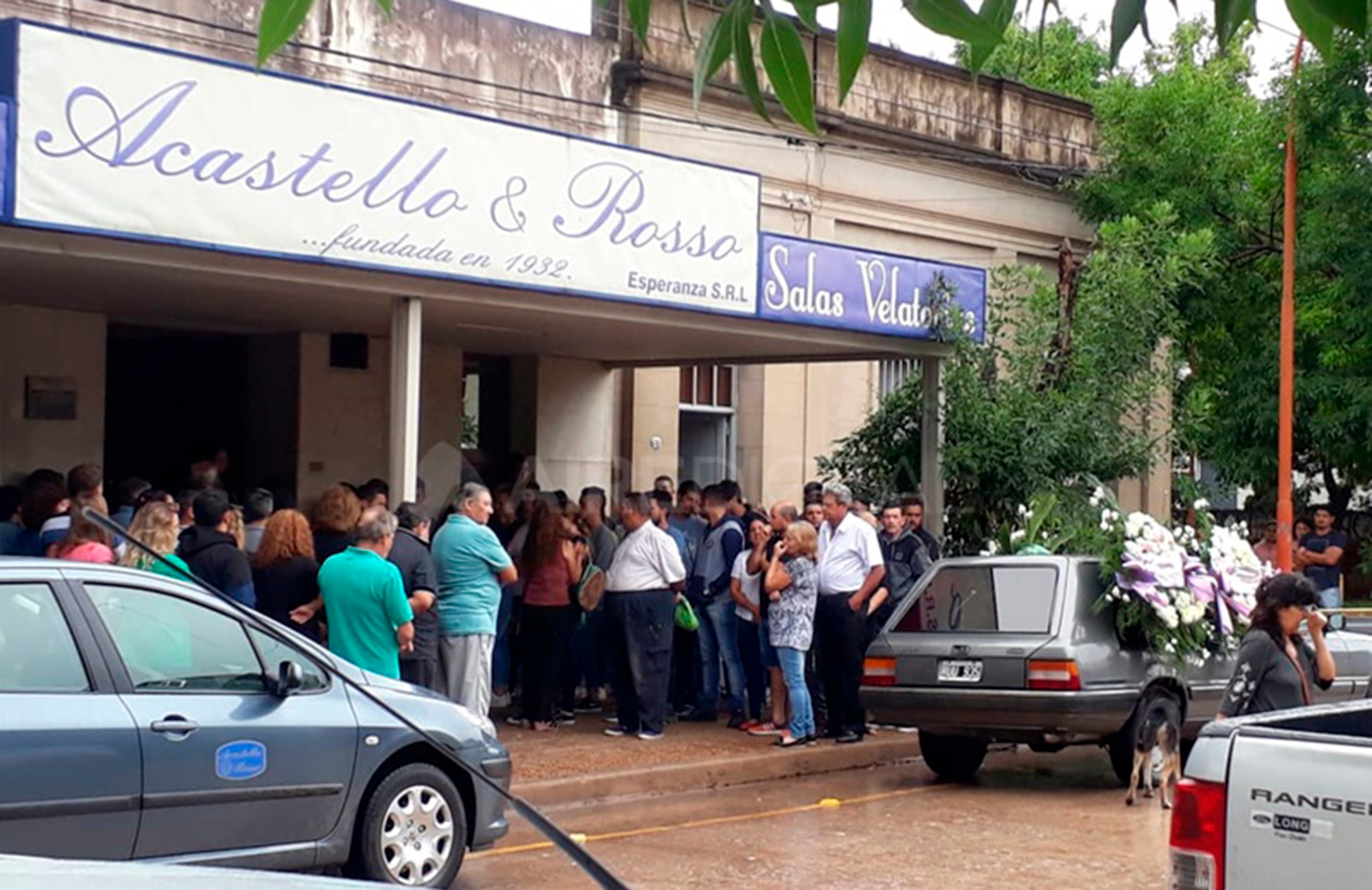 Todo fue dolor en el cementerio municipal de Esperanza.