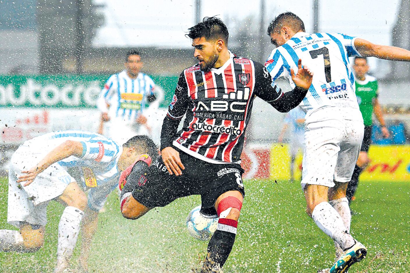 Chacarita tiene menor diferencia de gol que Brown (+16 contra +23) pero un partido menos.